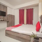 Oyo 38757 Hotel Red Panda