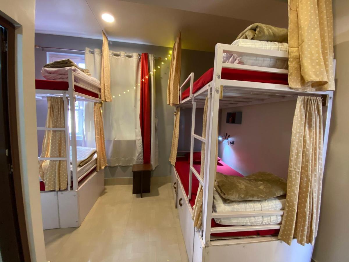 Hostel Tag Along Backpackers
