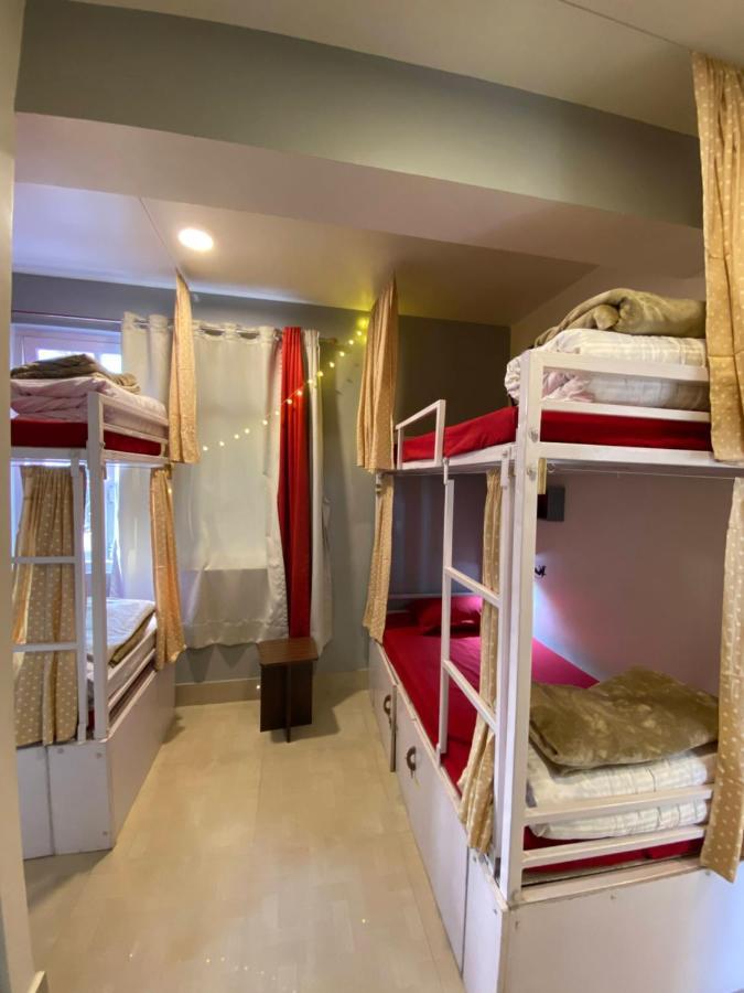 Hostel Tag Along Backpackers *