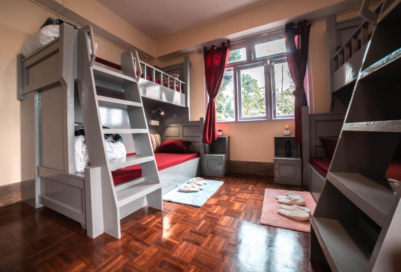 Hostel Tag Along 2 0