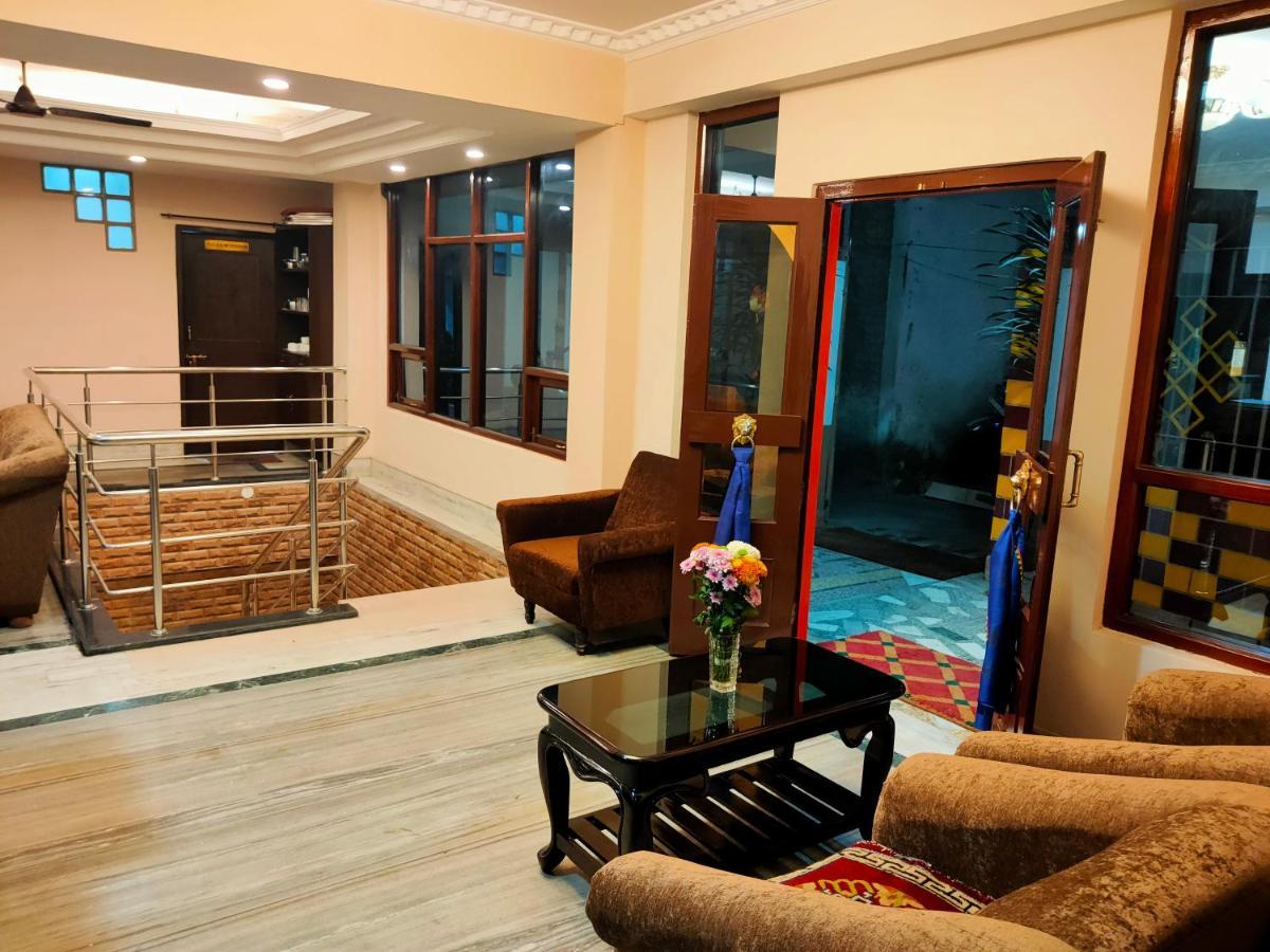 Hotel Keswani Group White Mountain - 200 Metres From Mg Marg *