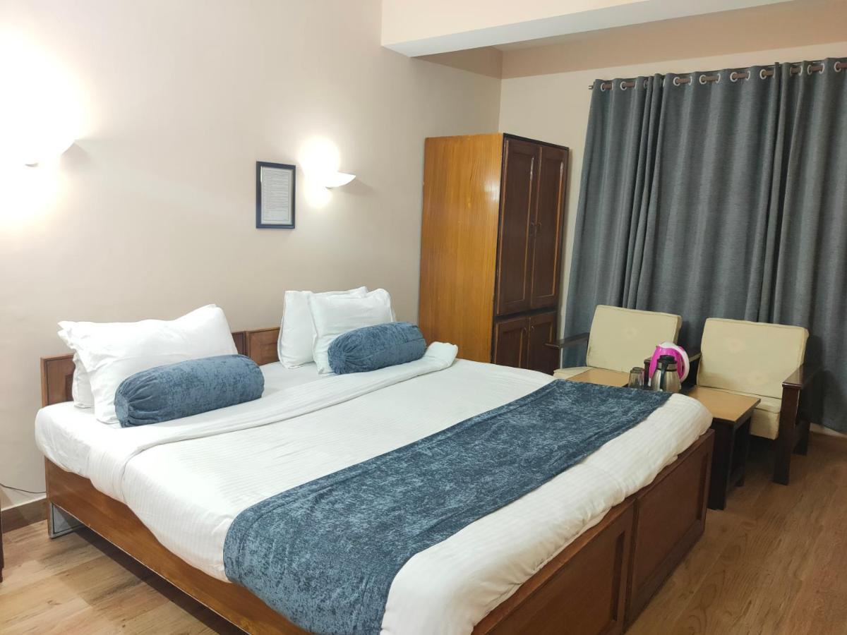 Keswani Group White Mountain - 200 Metres From Mg Marg Hotel *