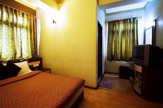 Hotel Fabhotel Palzor Stadium Road *