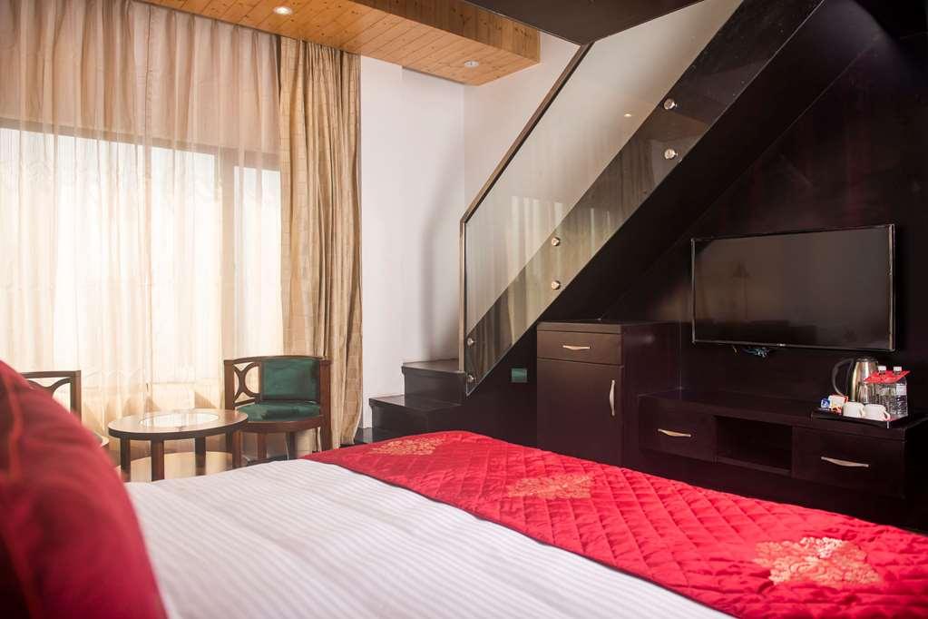 Hotel Ramada By Wyndham & Casino Golden 4*
