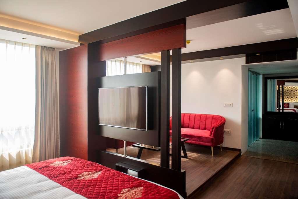Ramada By Wyndham & Casino Golden