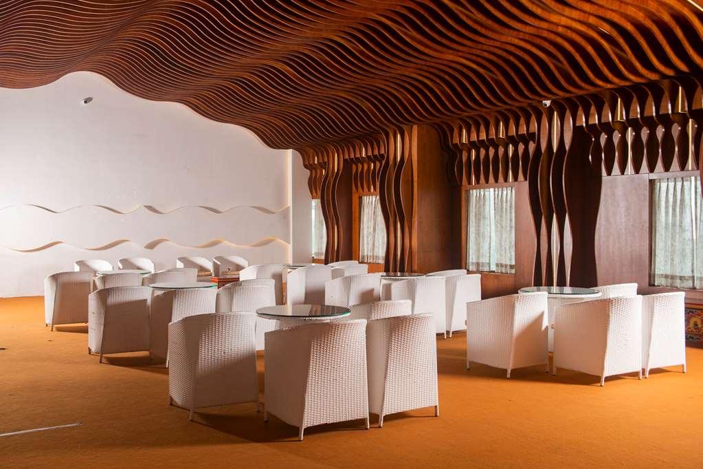 Hotel Ramada By Wyndham & Casino Golden