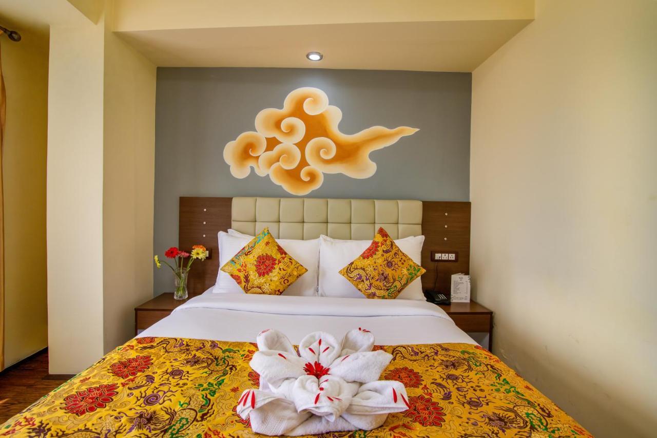 Muscatel Grand Silkroute - 300 Mts From Mg Marg Hotel 4*