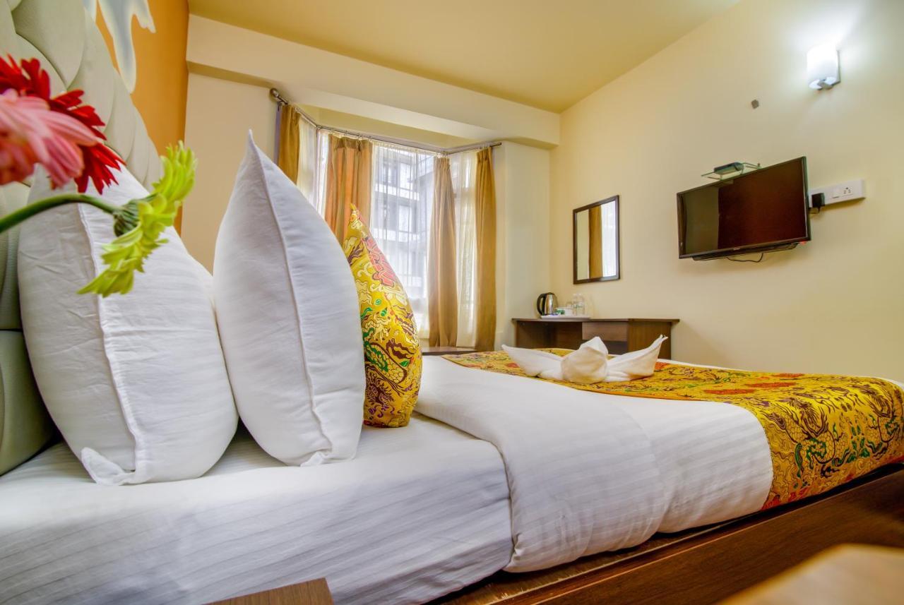Muscatel Grand Silkroute - 300 Mts From Mg Marg 4*