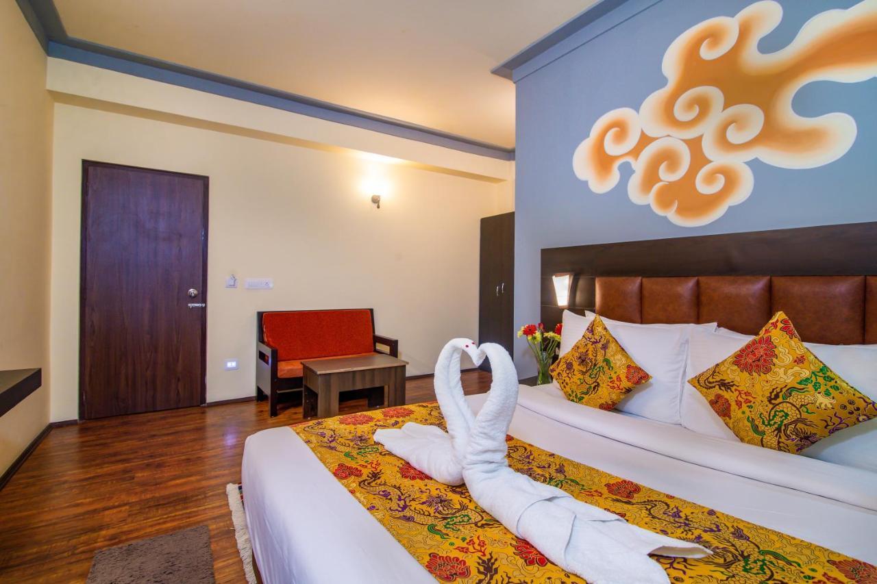 Muscatel Grand Silkroute - 300 Mts From Mg Marg