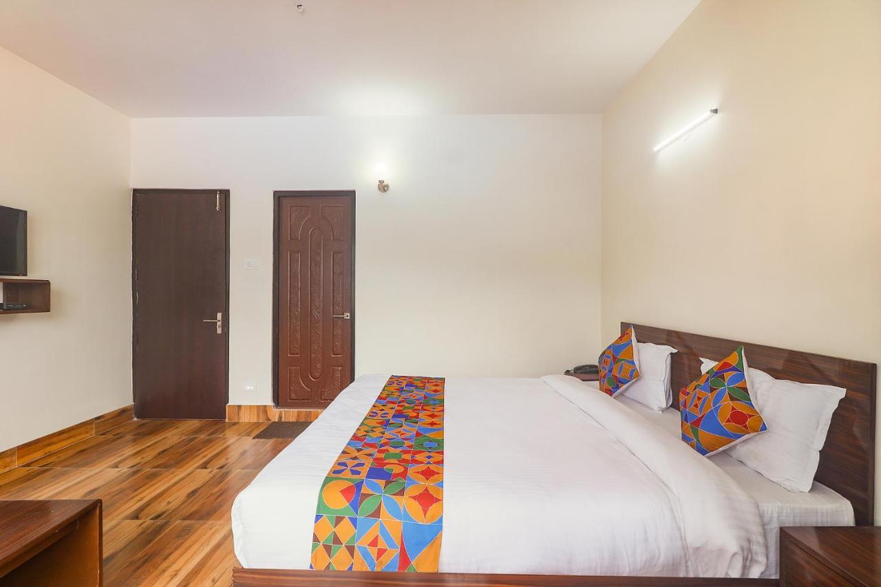 Fabhotel Kutighar Regency 3*