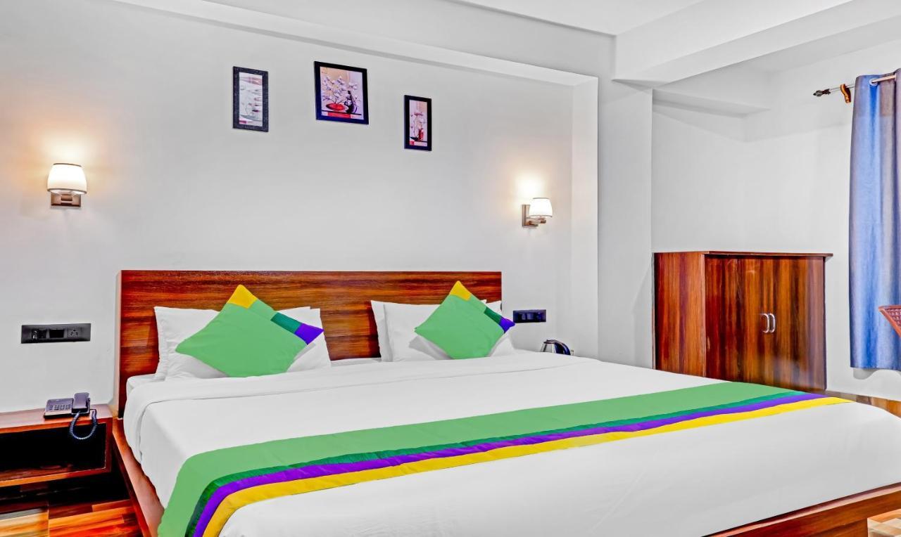 Hotel The Royale Crest 3*