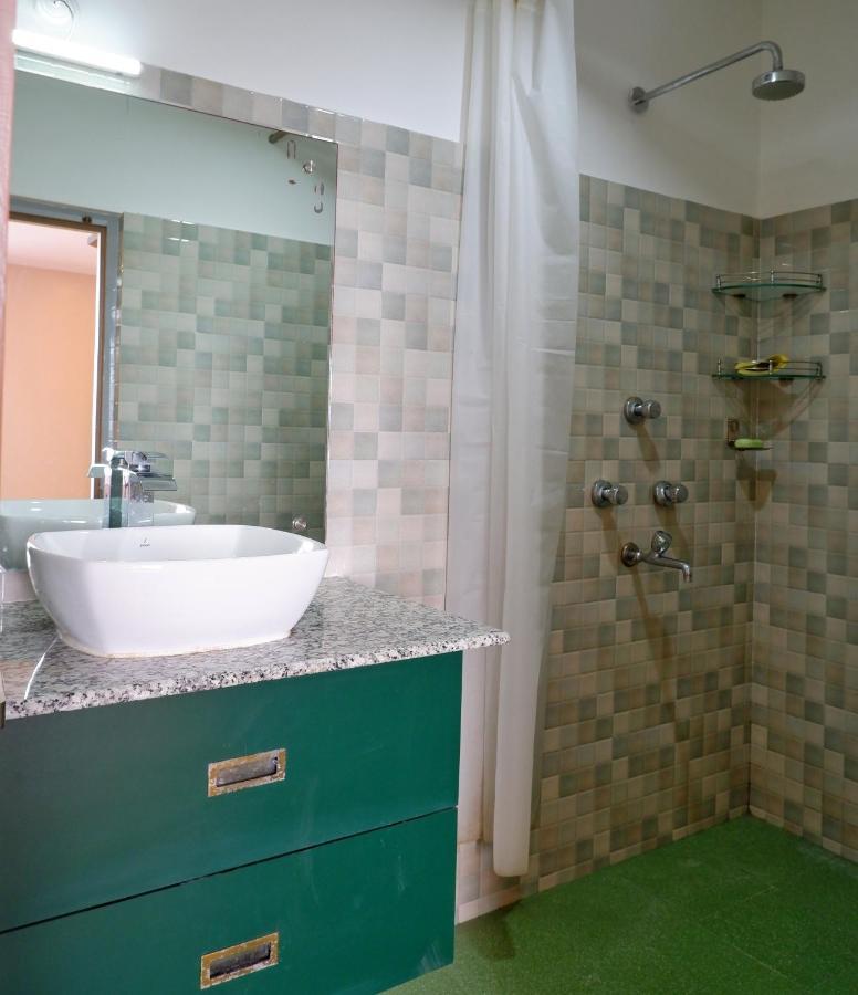 Hostel Tag Along Backpackers *