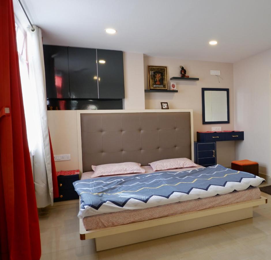 Hostel Tag Along Backpackers *