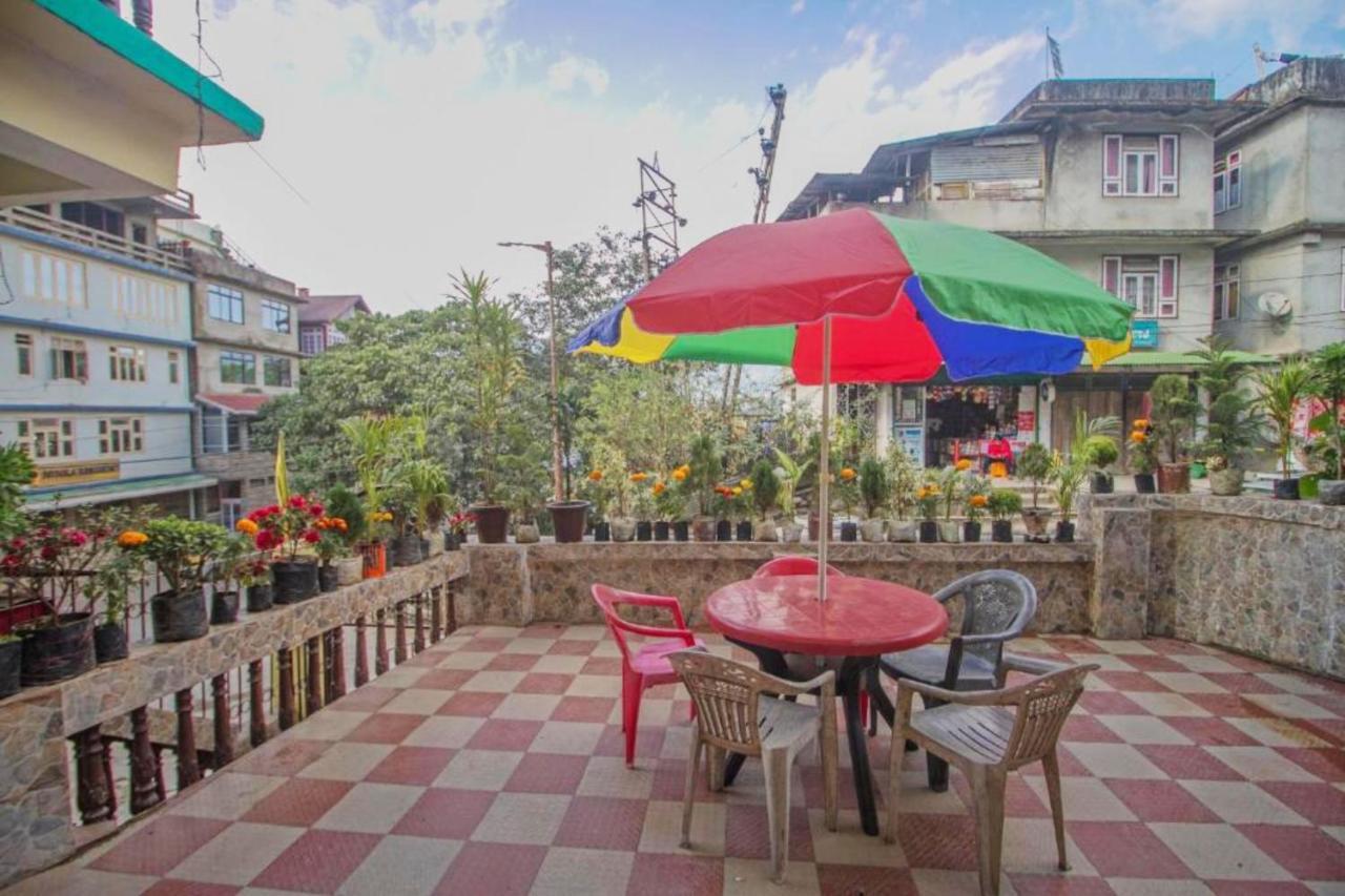 Goroomgo Siljong Hotel