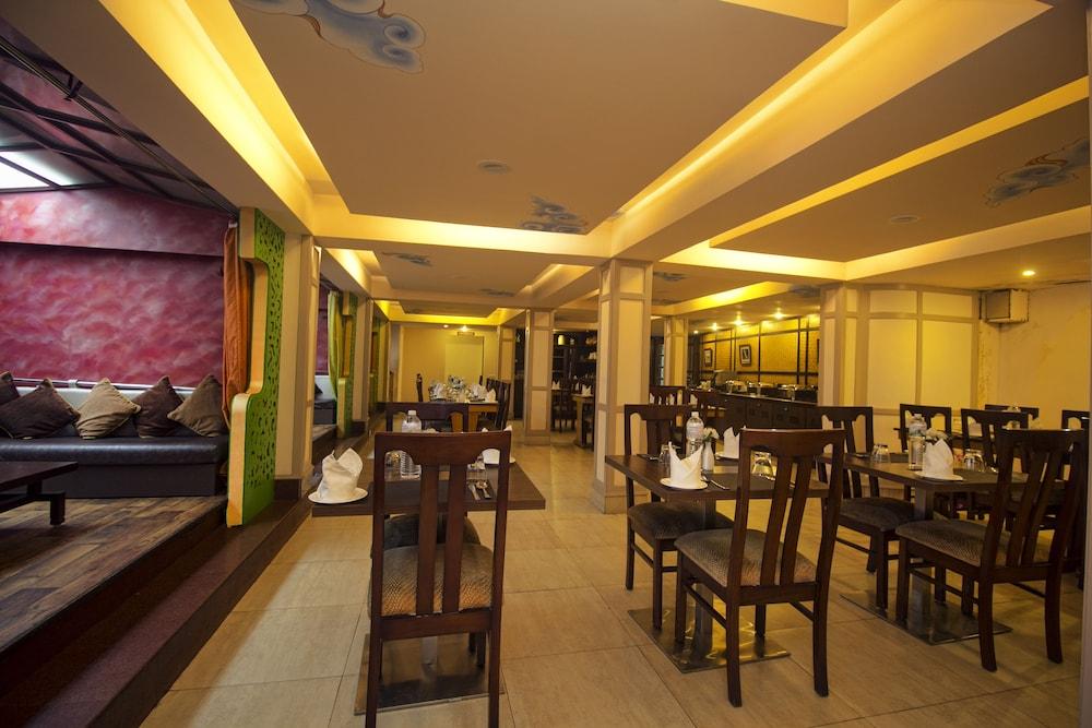 Summit Ttakshang Residency & Mg Marg Hotel Gangtok