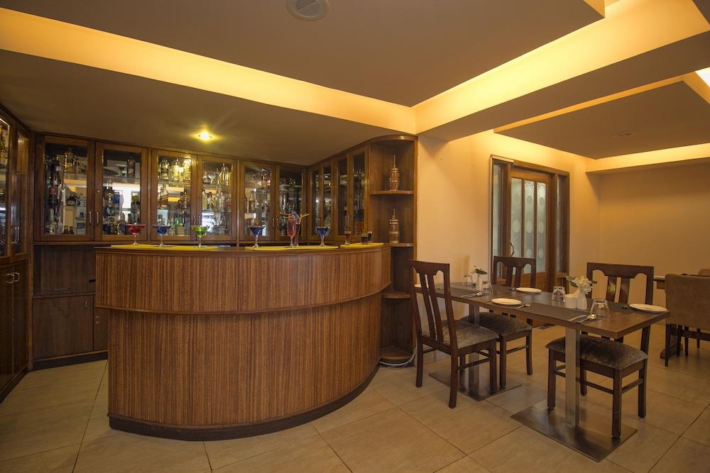 Hotel Summit Ttakshang Residency & Mg Marg