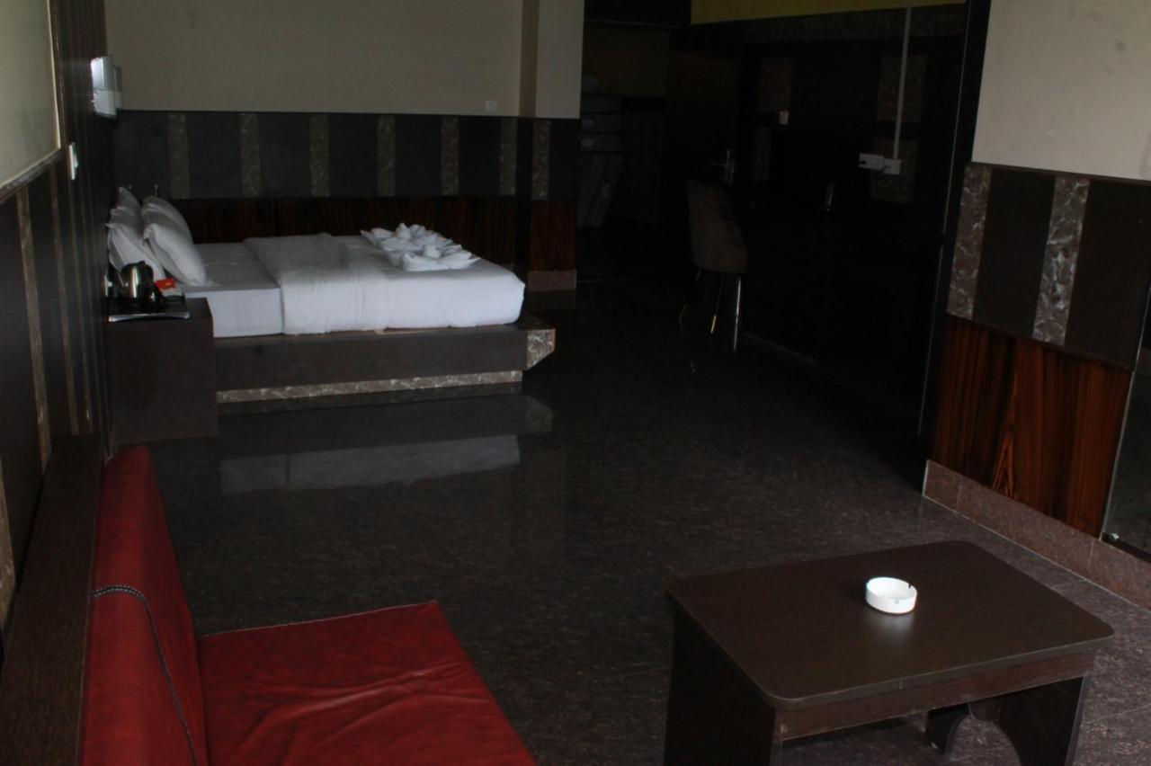 Hotel Subhashree 3*