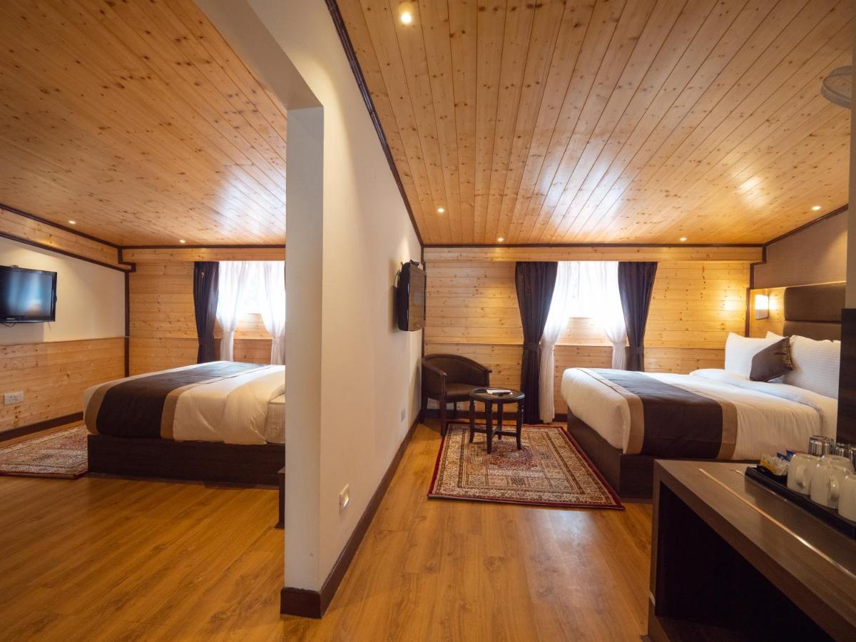 Shangri La Hotel 3*