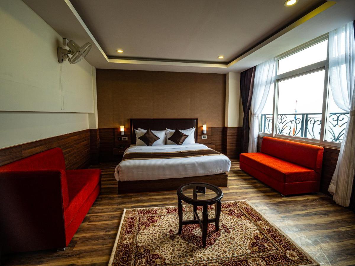 Shangri La Hotel