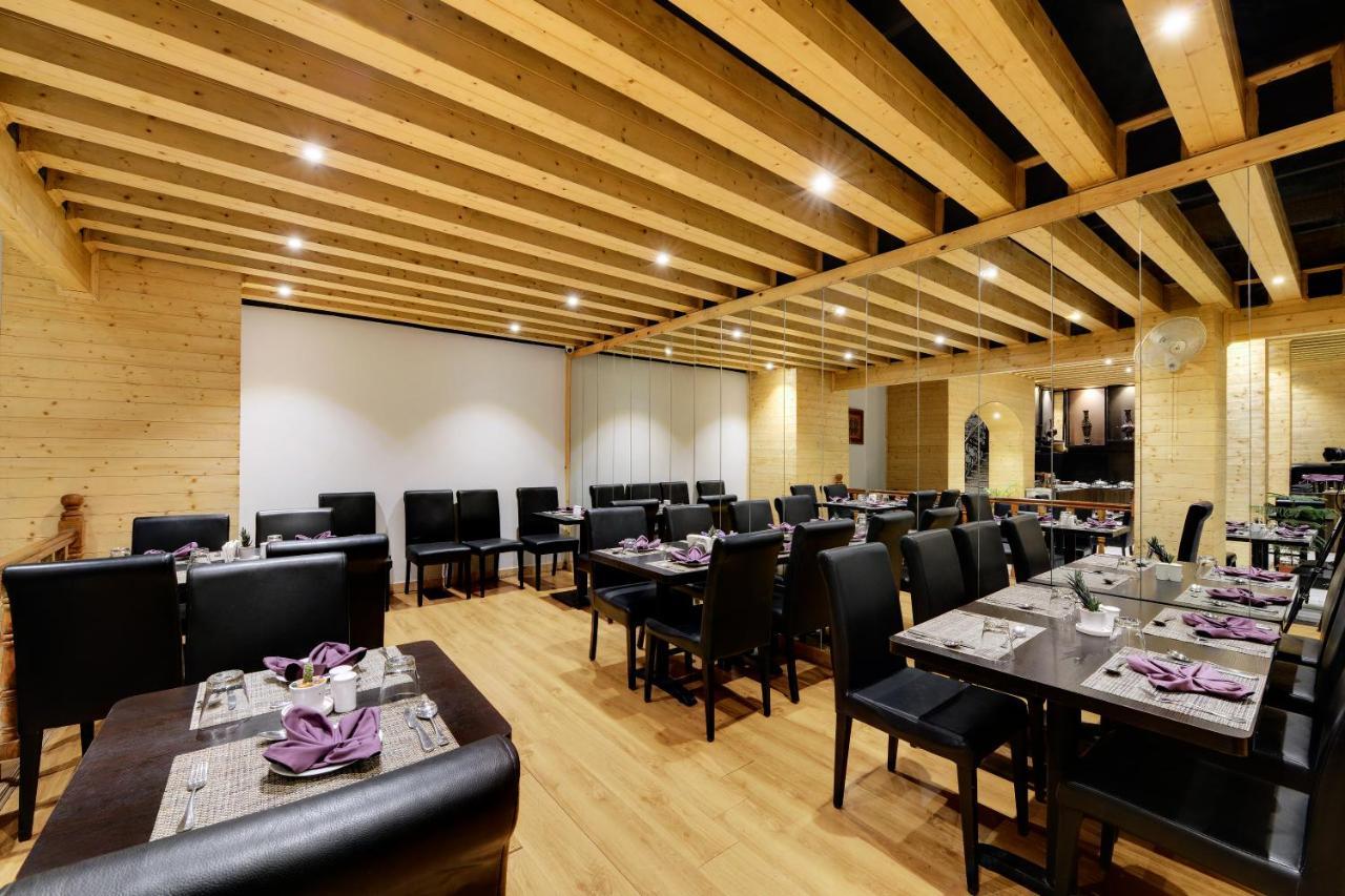 Shangri La Hotel 3*