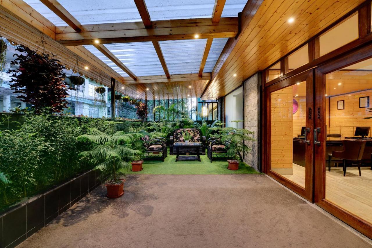 Shangri La Hotel