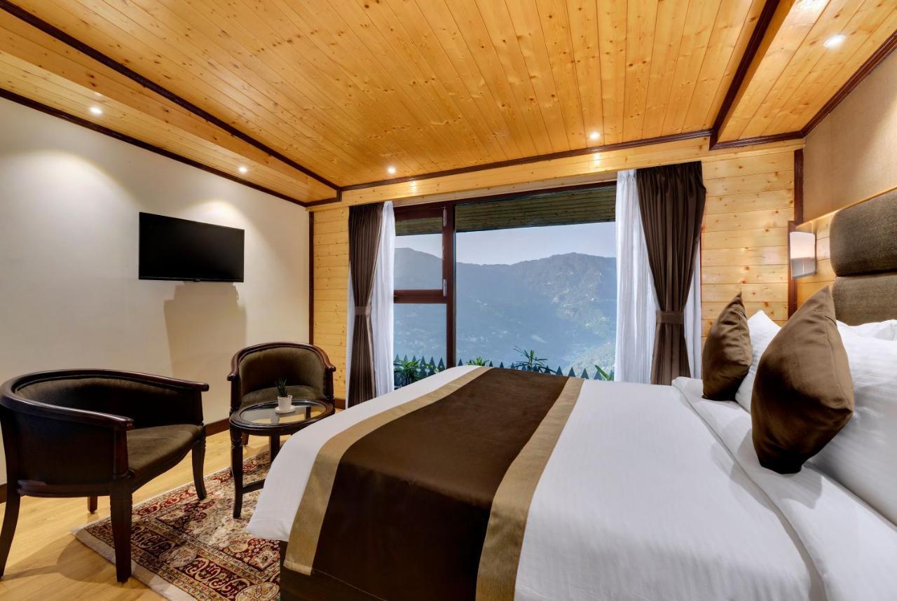 Shangri La 3*