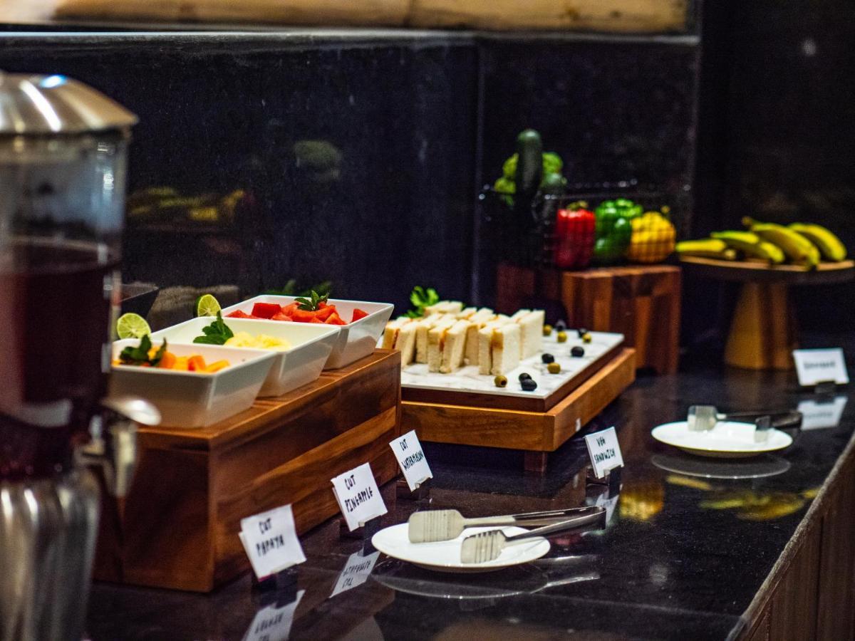 Shangri La Hotel 3*