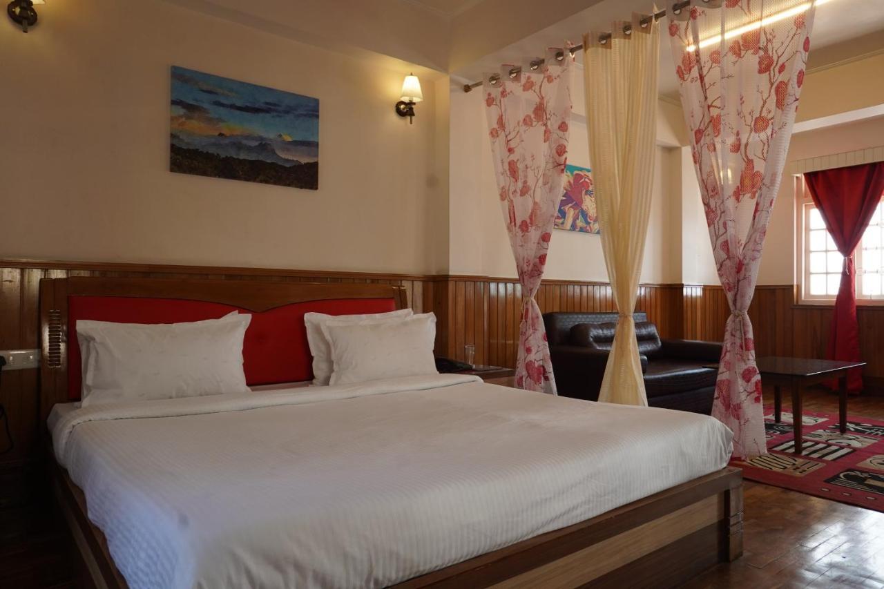 Aster Hotel 3*