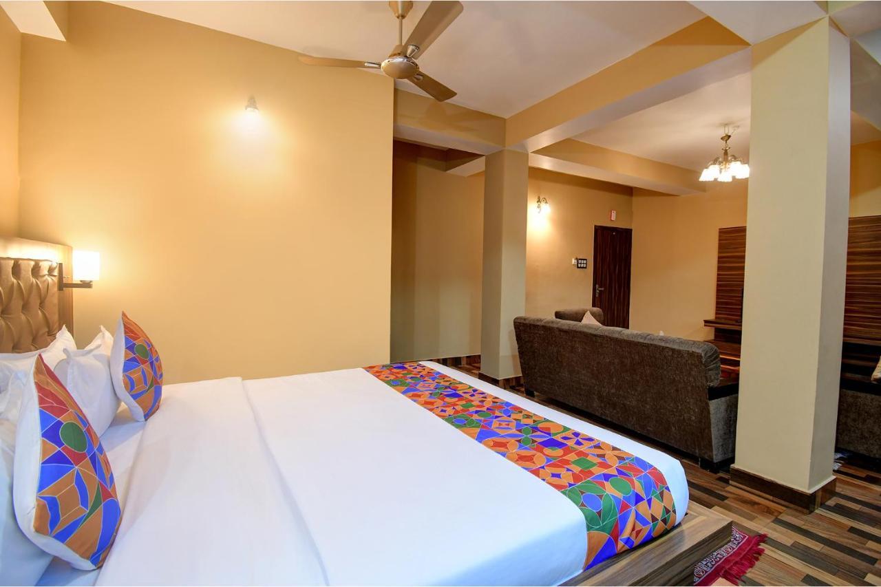 Fabhotel Rikhila's Regency Hotel