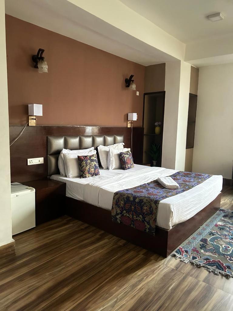 Twin Spring Hotel