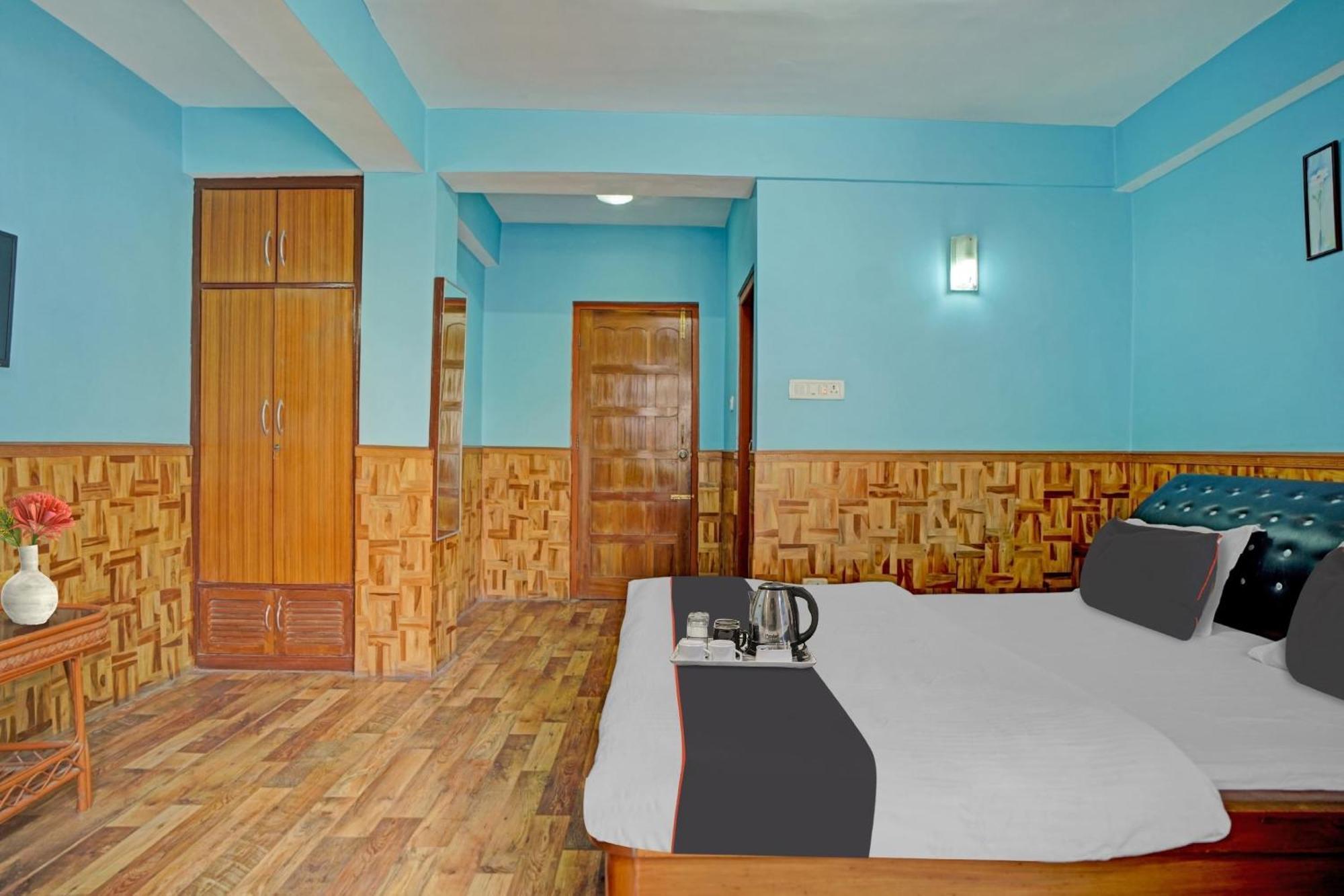 Capital O Himsikha Hotel *