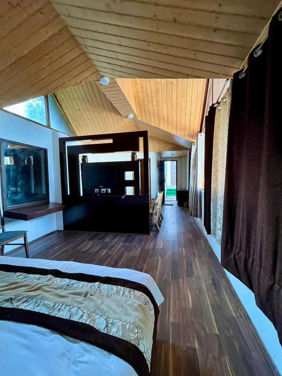 Hostel Backpackers Den *