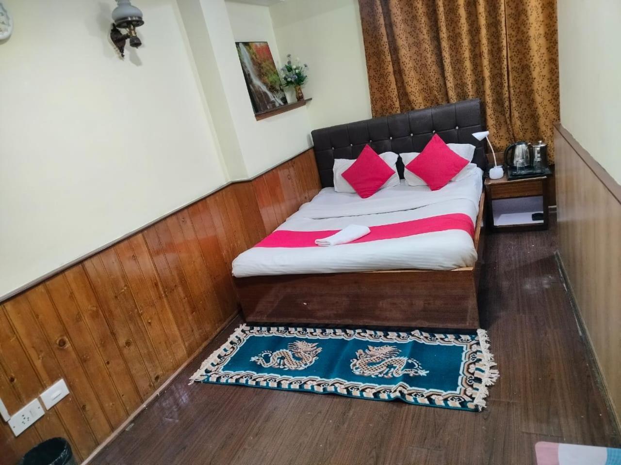 Tashi Norling Near Mall Road