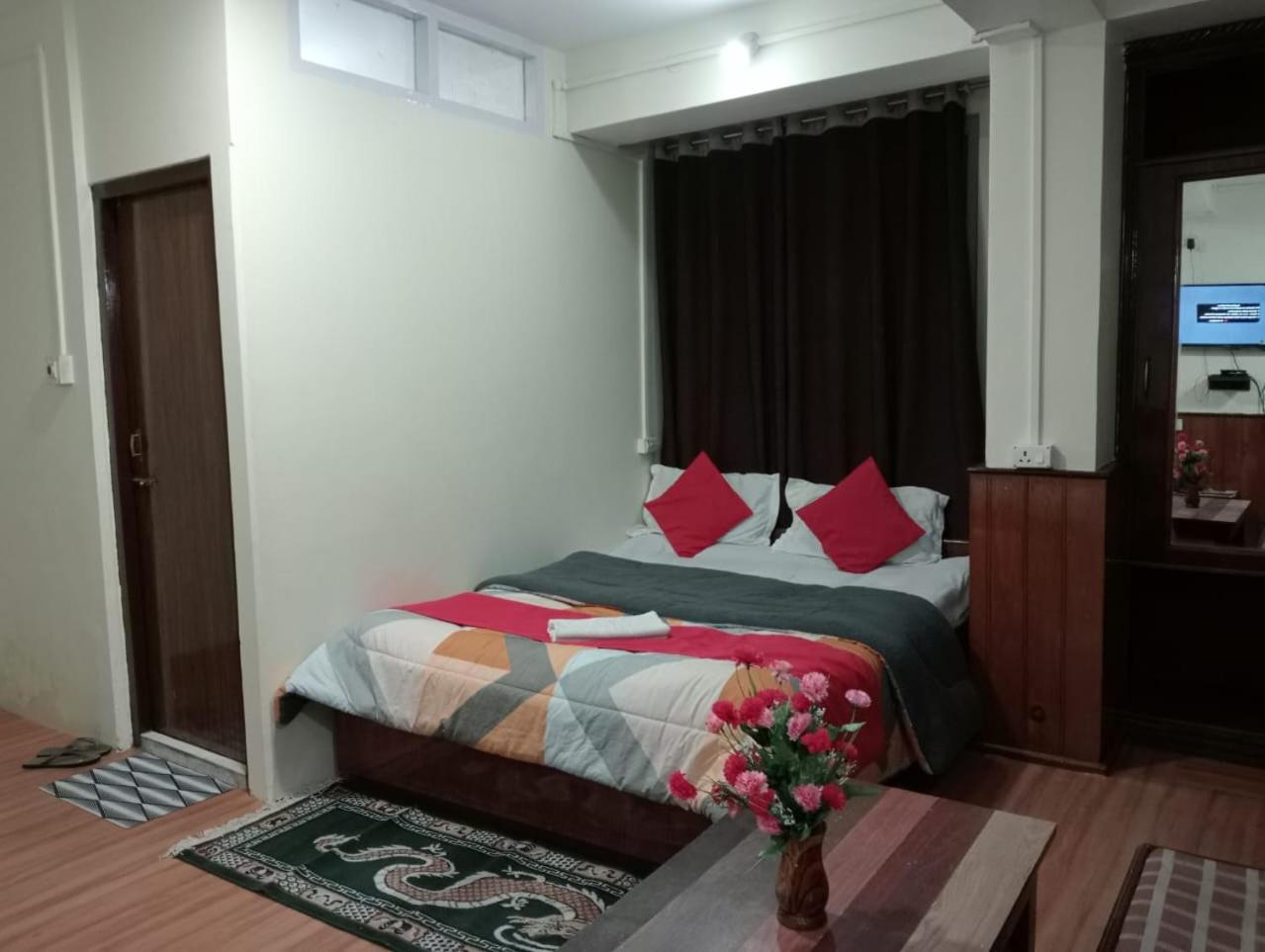 Tashi Norling Near Mall Road 2*