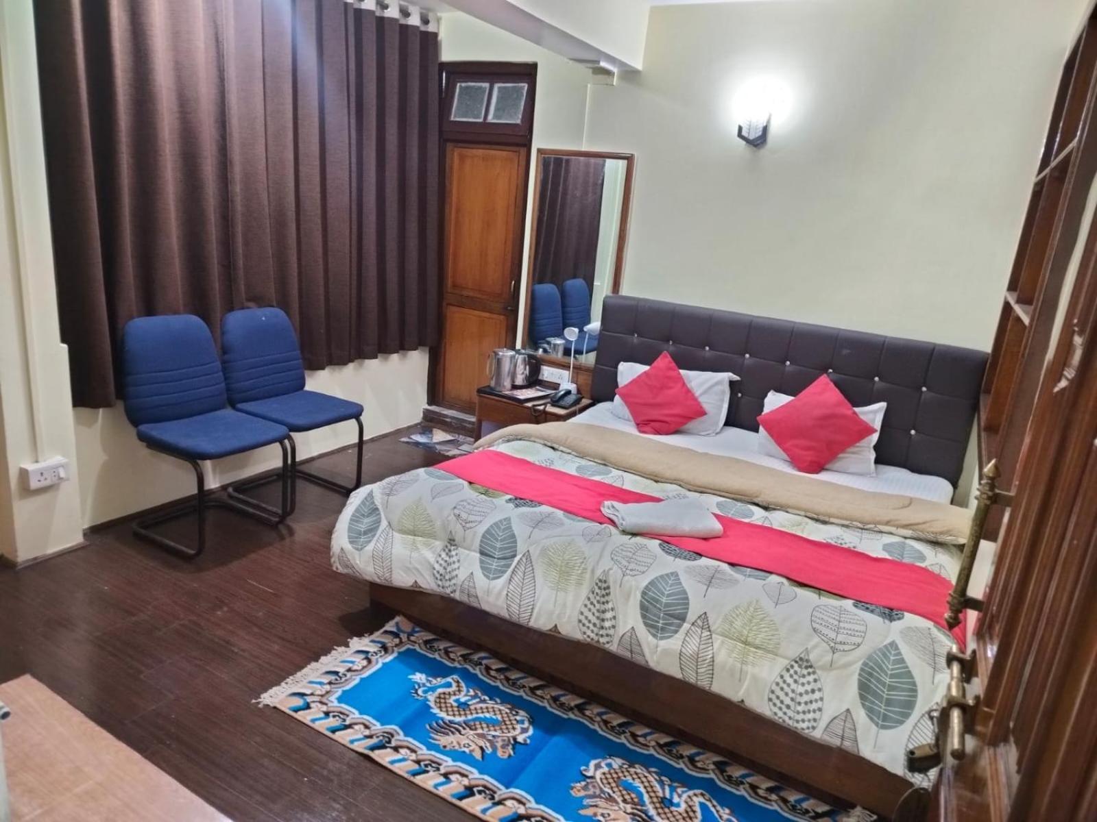 Tashi Norling Near Mall Road Hotel 2*