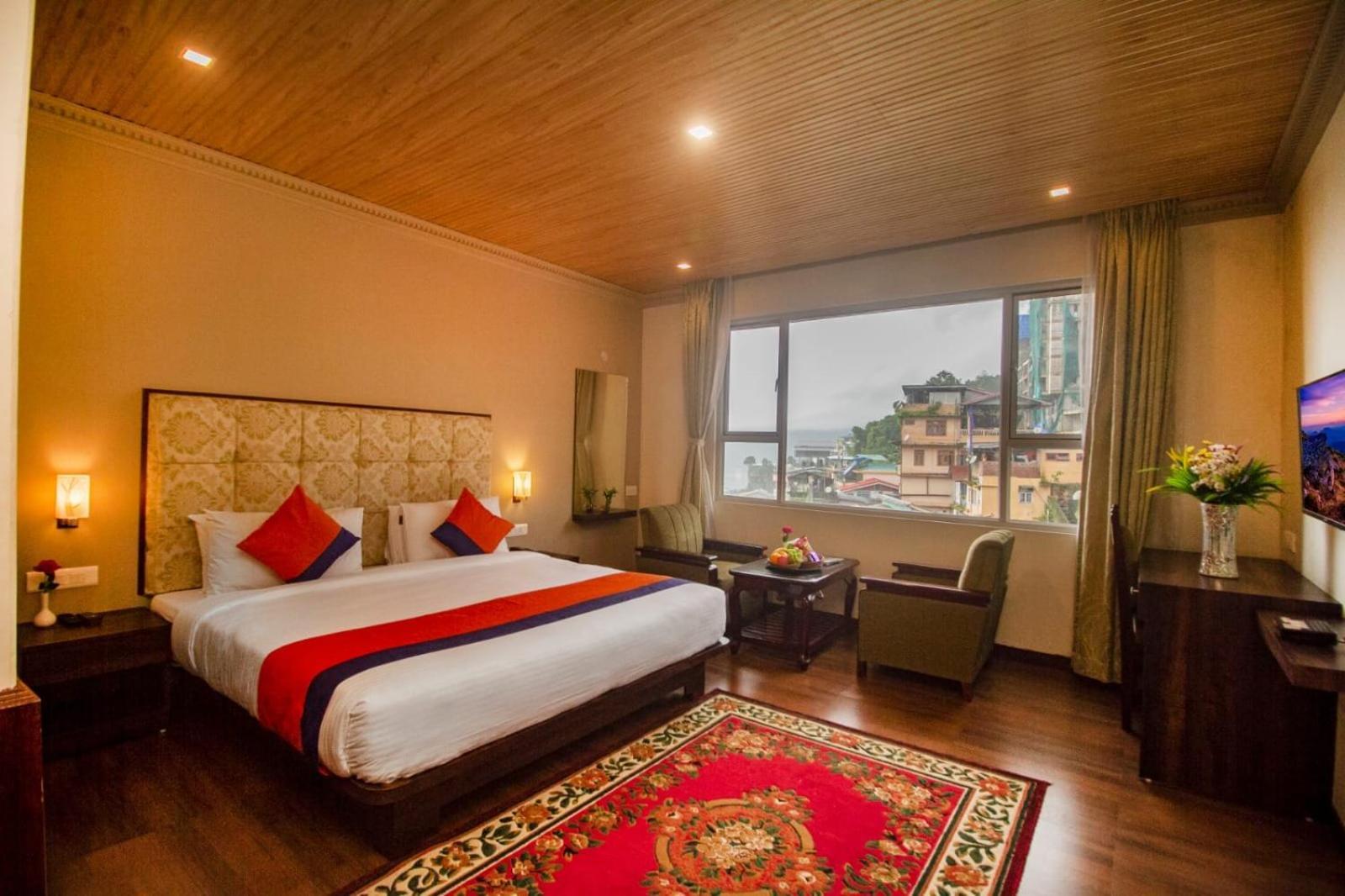 Kingston By Yagi, 600 Meters From M G Marg Hotel 4*