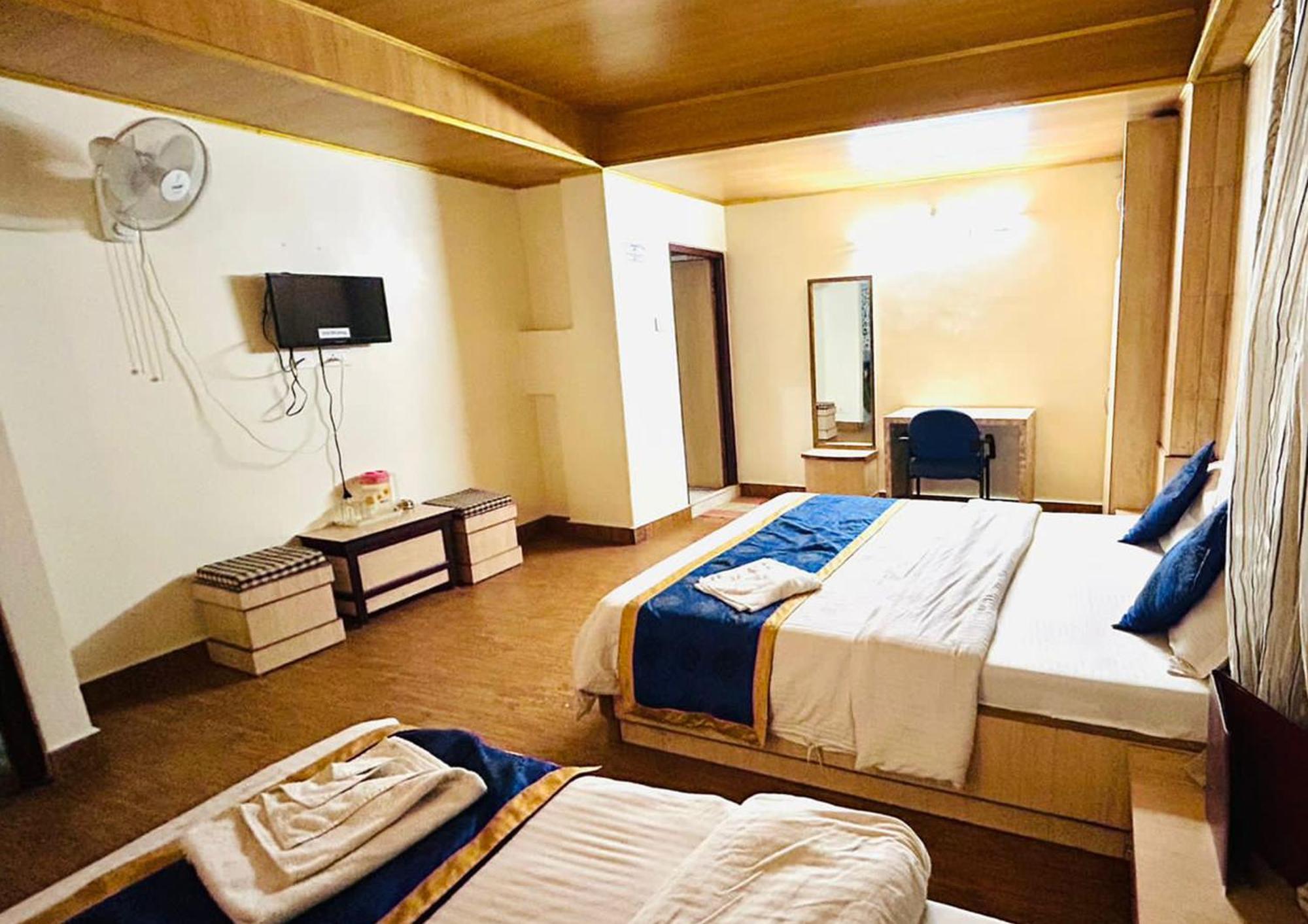 Hotel Dhe Kyi Khang By Magwave Hotels-100 Mts From Mg Marg 3*