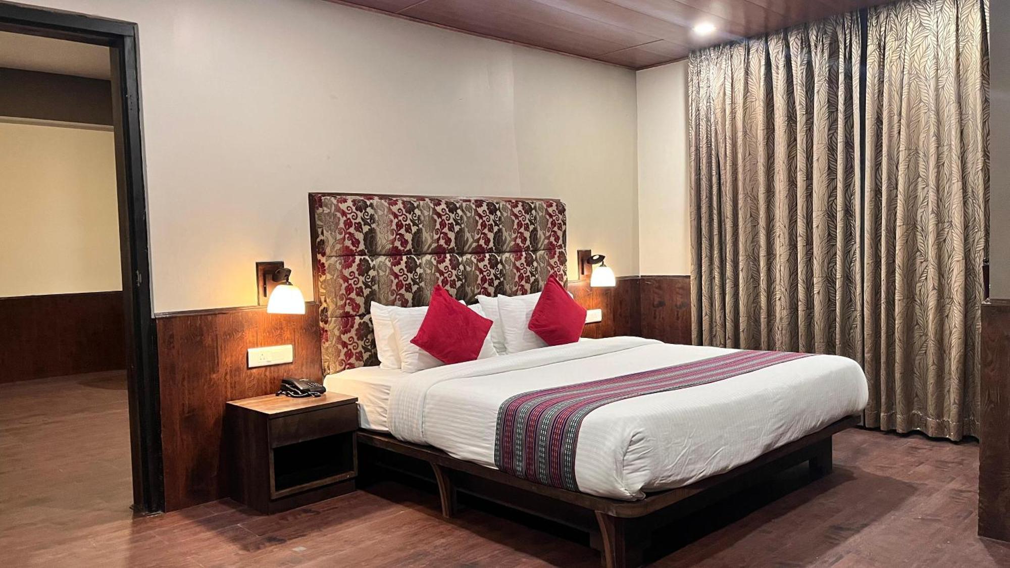 Kingston By Yagi, 600 Meters From M G Marg 4*
