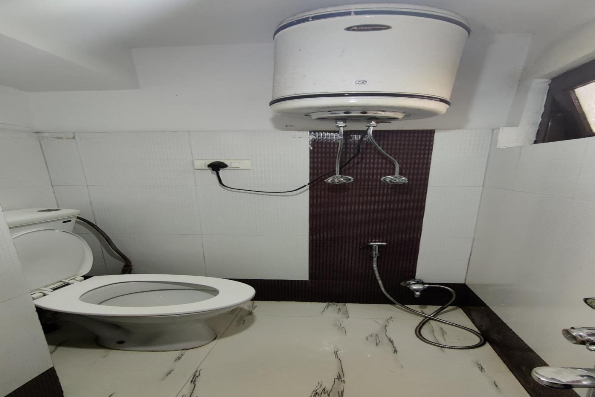 Capital O 8272 Pratigya Residency 3*