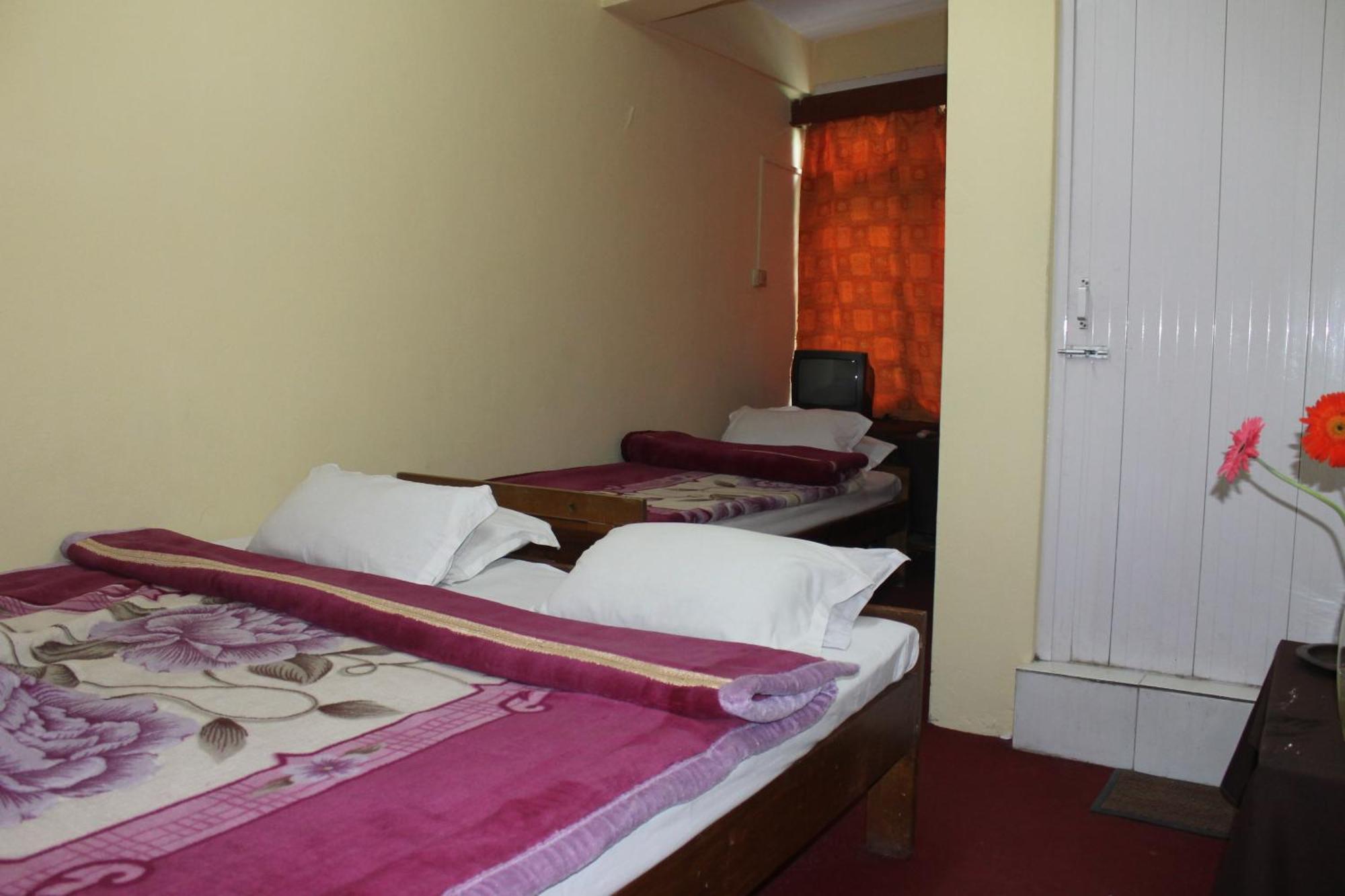 Twilight Hotel *