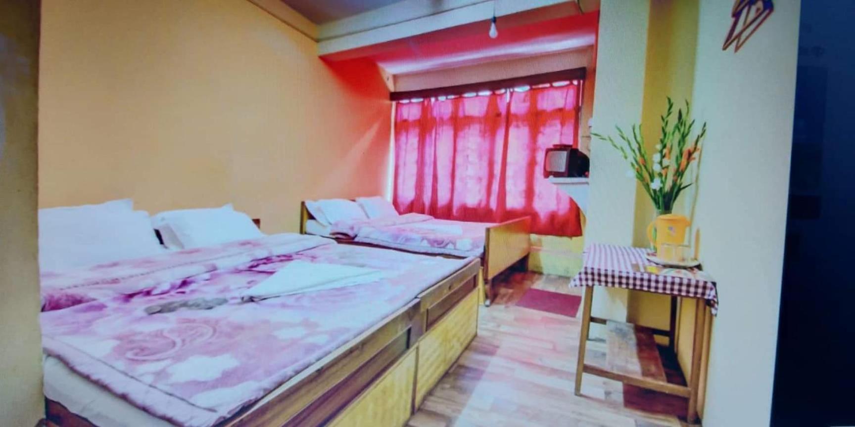Twilight Hotel *