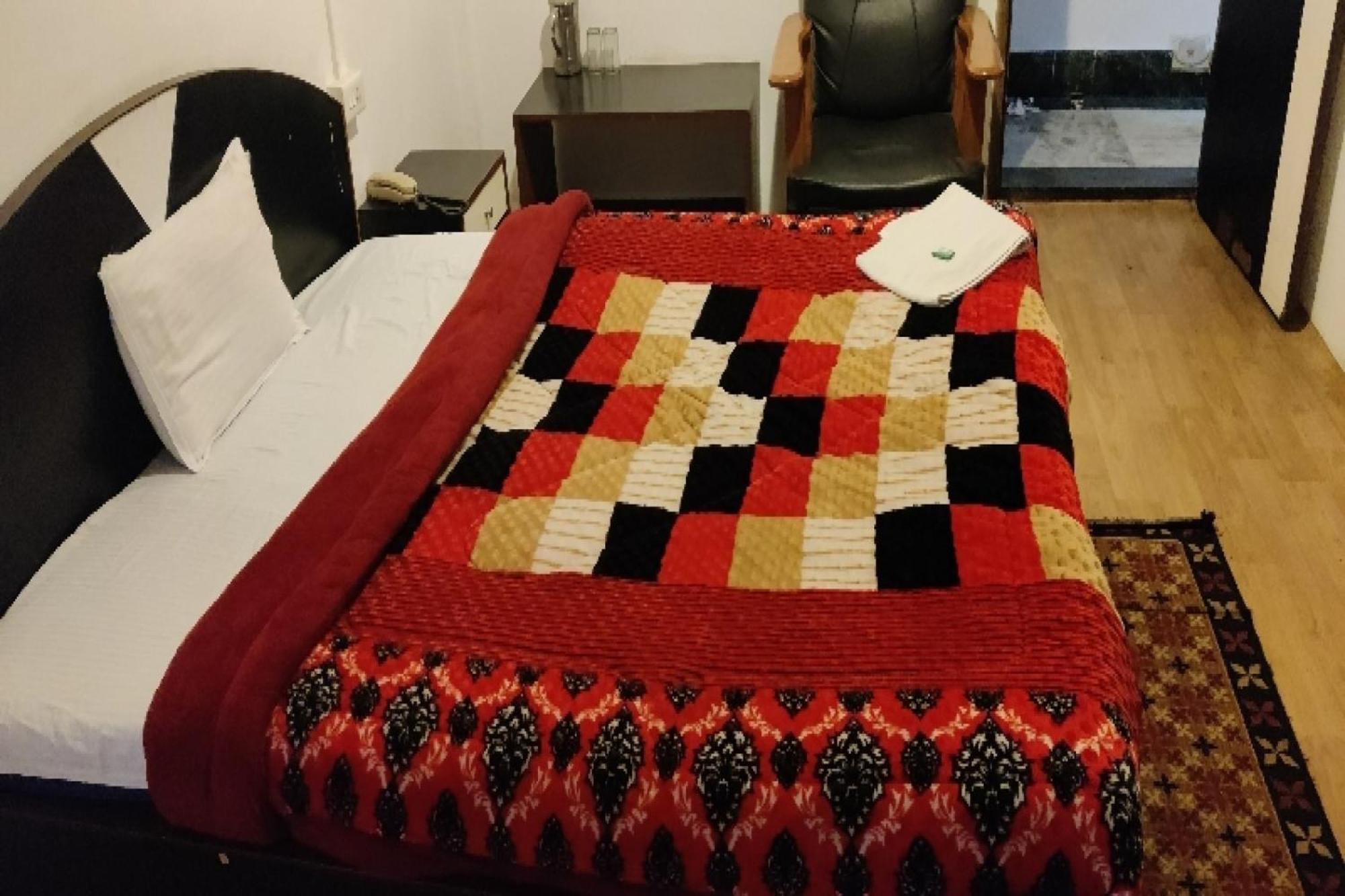 Hotel Capital O 8272 Pratigya Residency