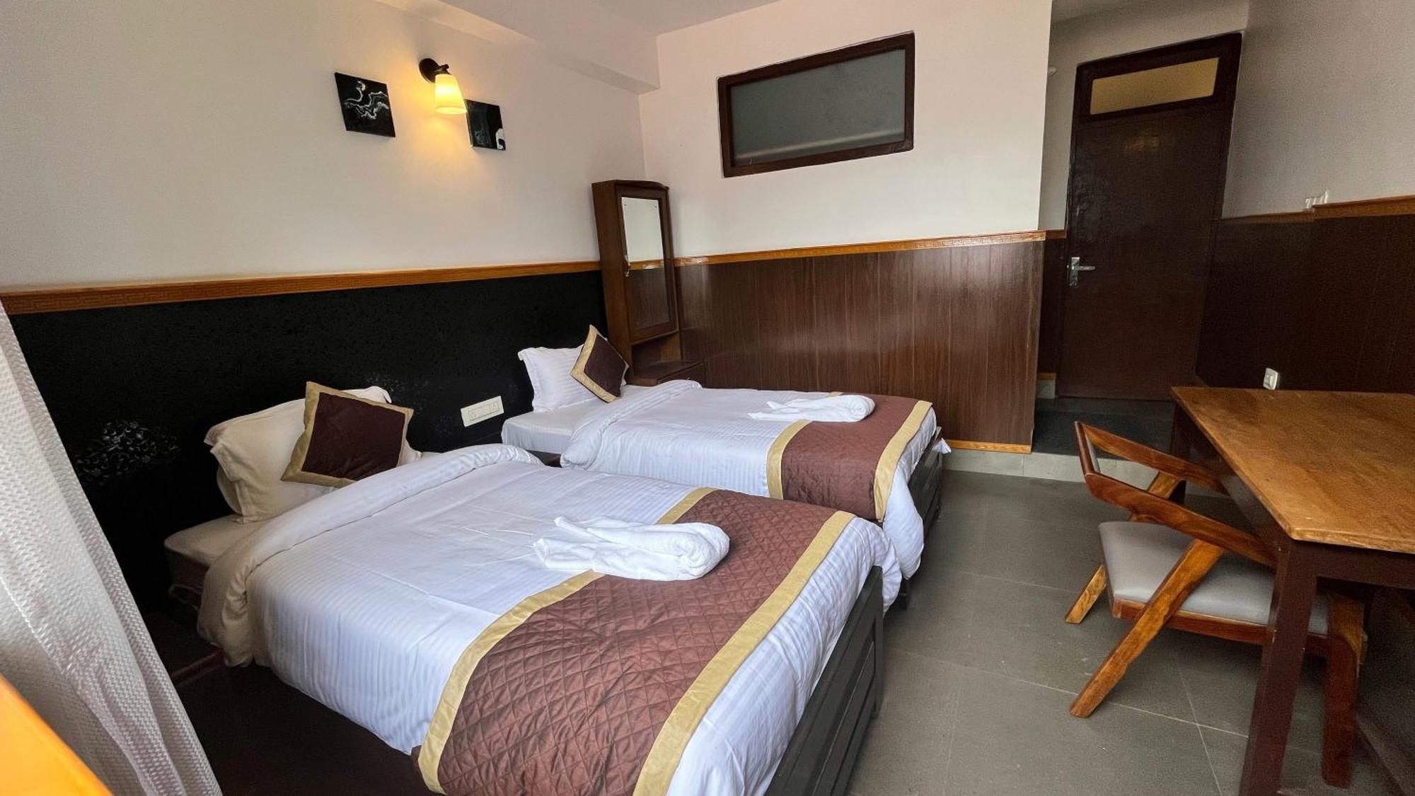 House Of Nomad Hostel *