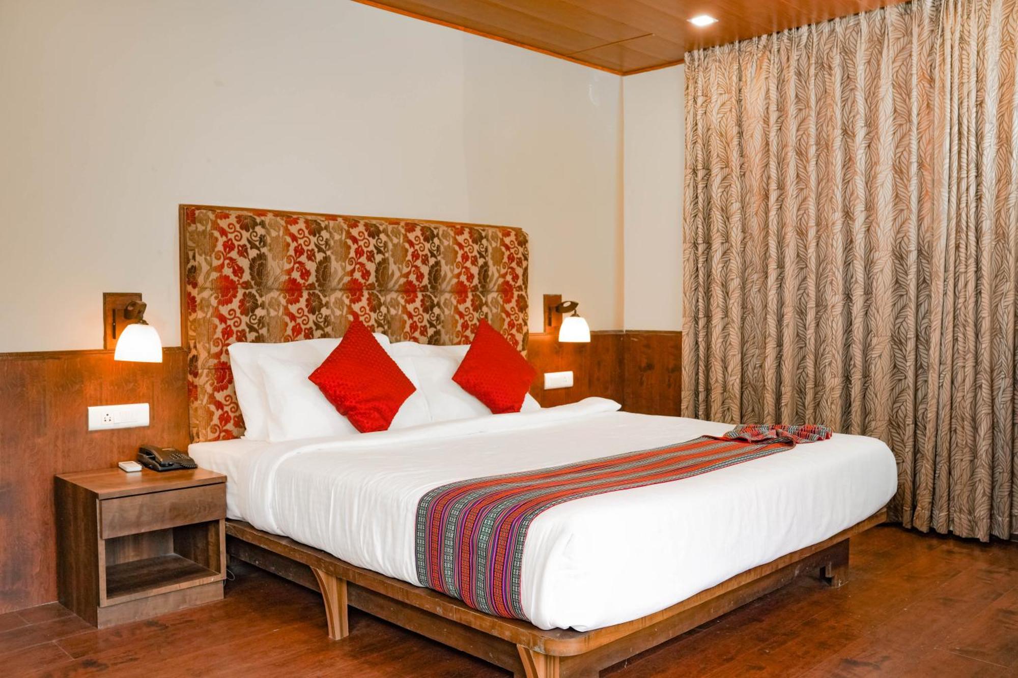 Kingston By Yagi, 600 Meters From M G Marg Hotel 4*