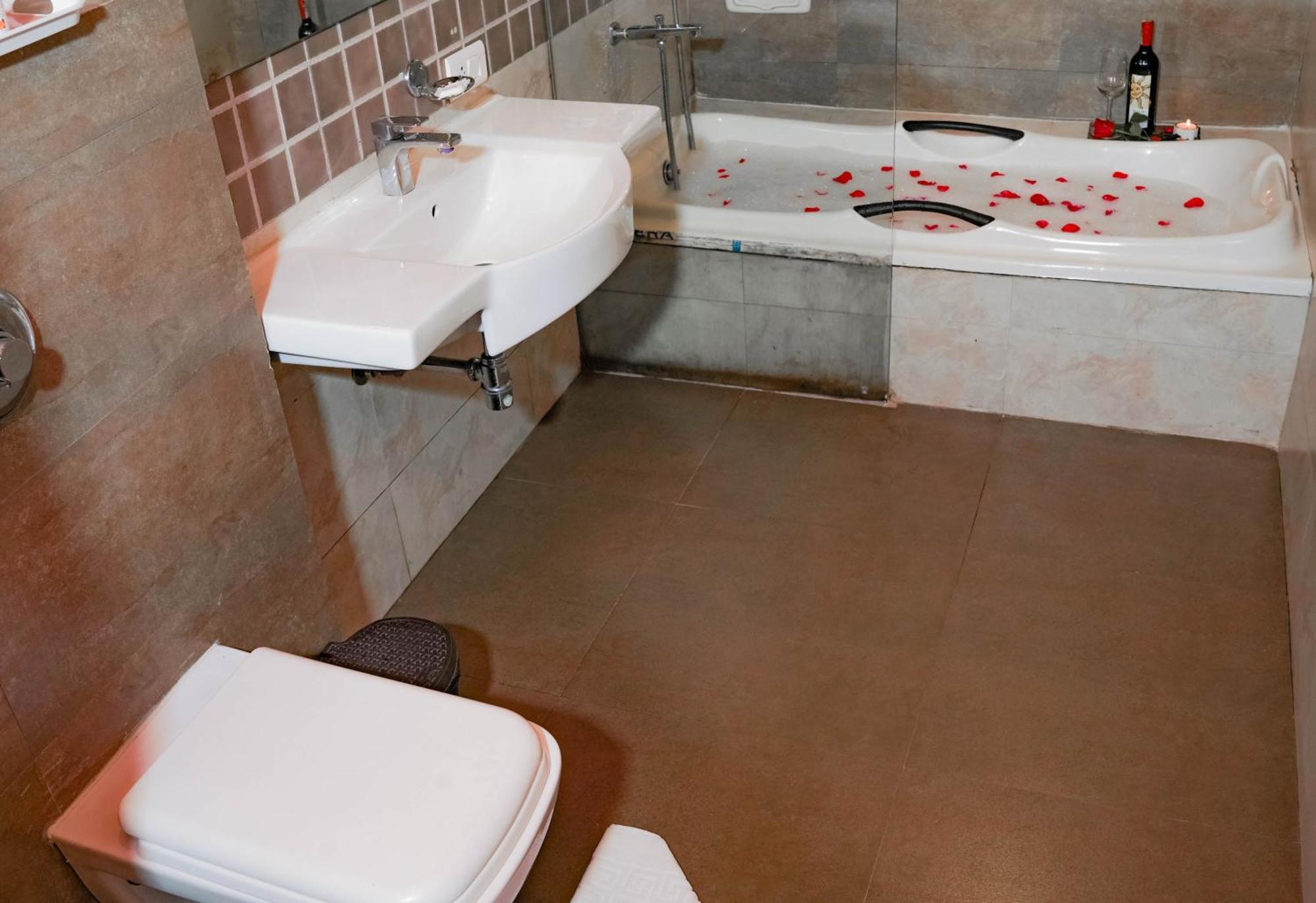 Kingston By Yagi, 600 Meters From M G Marg