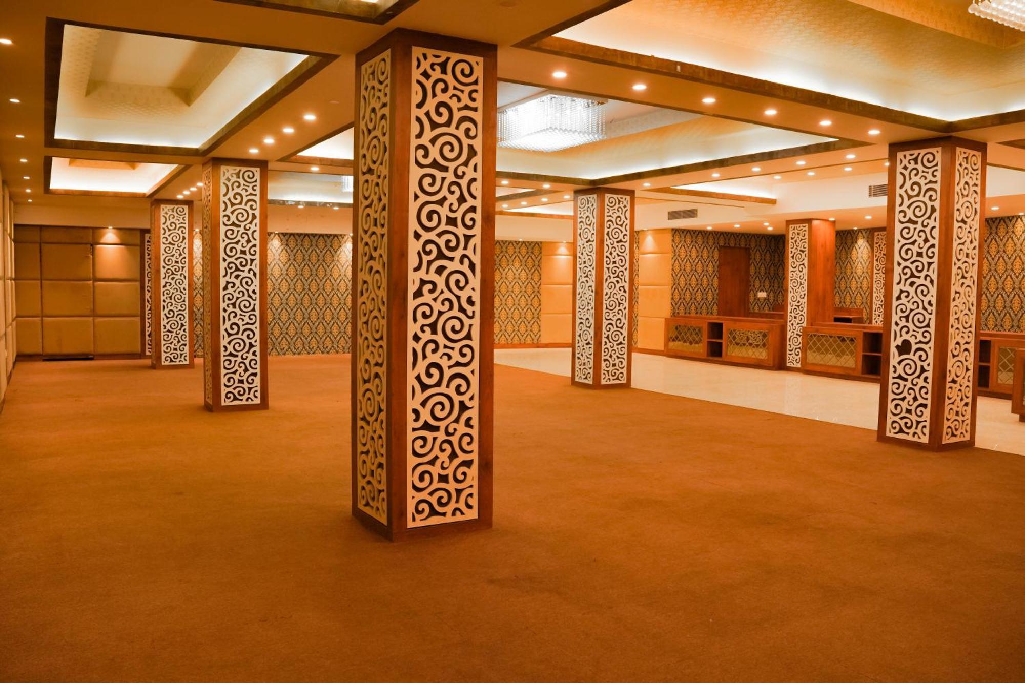 Kingston By Yagi, 600 Meters From M G Marg 4*