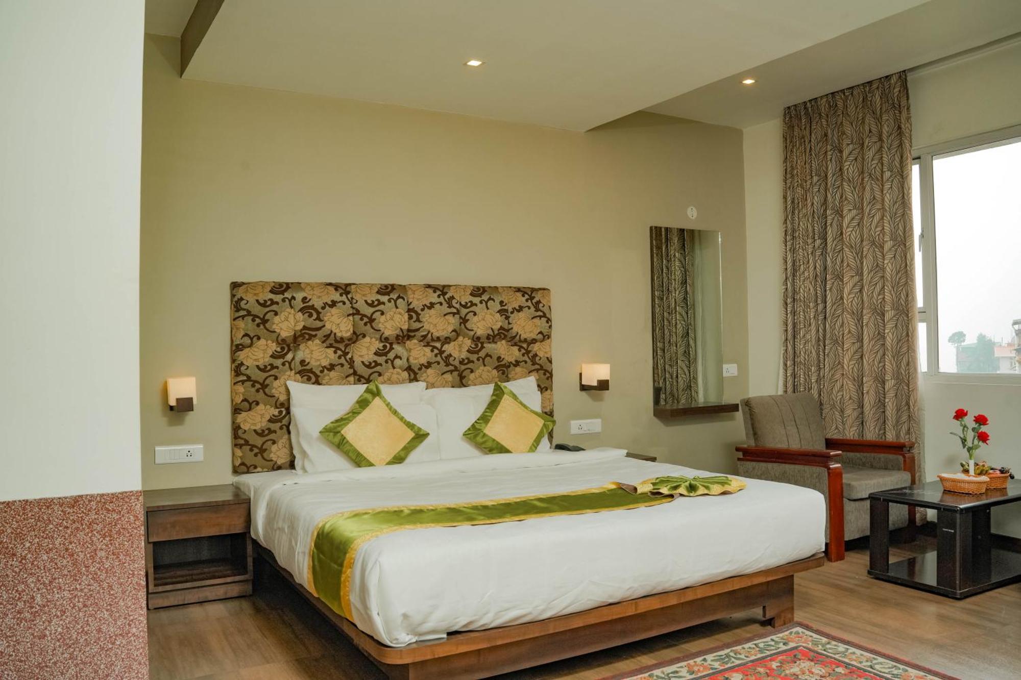 Kingston By Yagi, 600 Meters From M G Marg Hotel