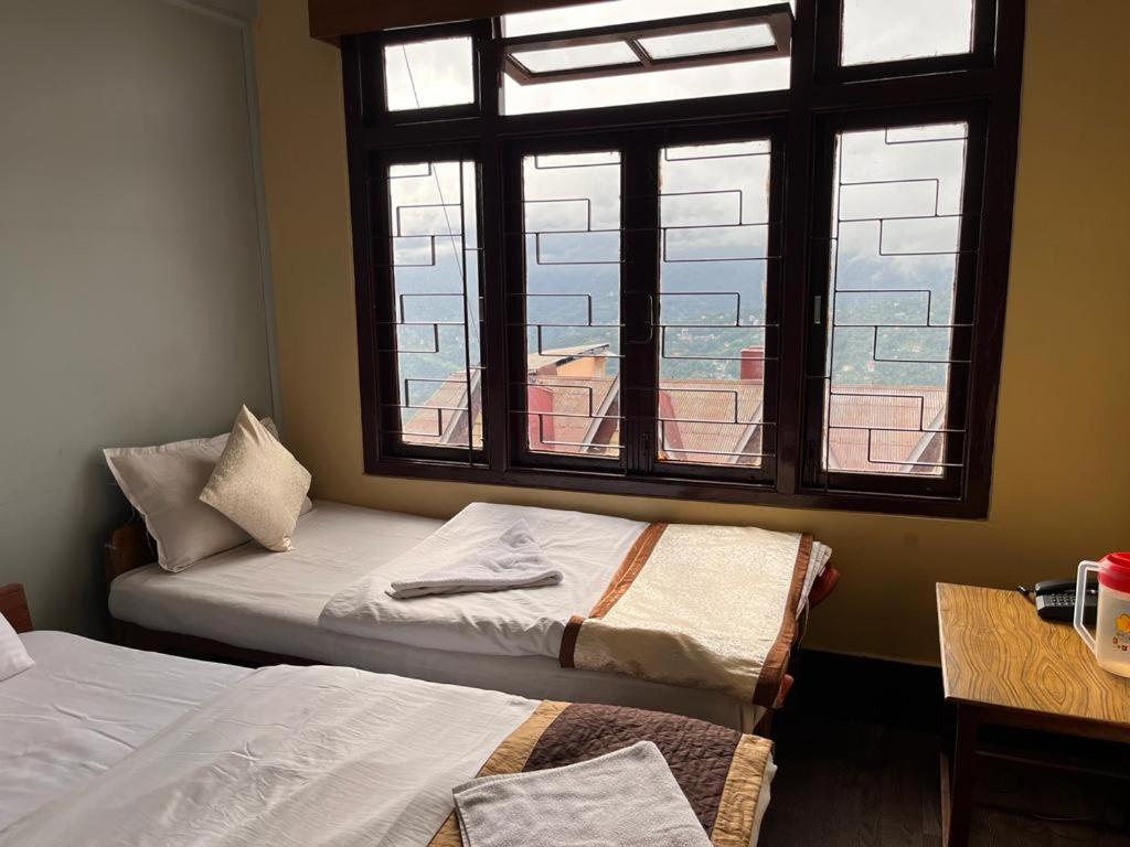 Red Rose Hotel 3*