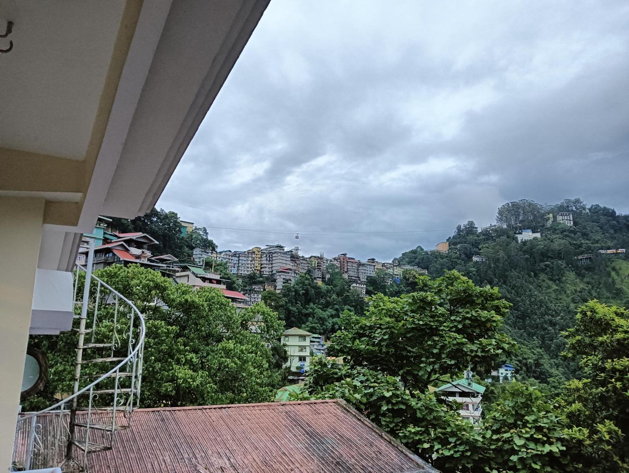 Ronglyang Near Mg Road * Gangtok
