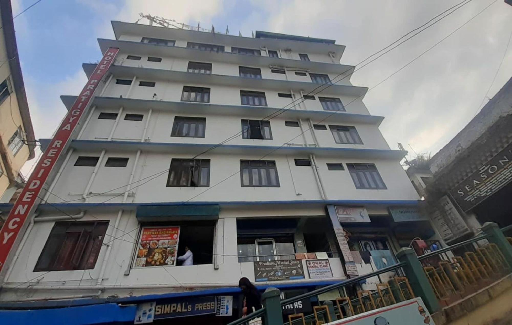 Hotel Capital O 8272 Pratigya Residency 3*